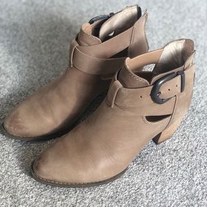 Vionic Tan Booties